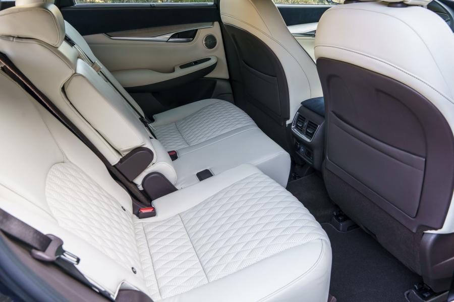 Интерьер Infiniti QX50 2.0t 2018 года  (NA) (фото 26 из 60)